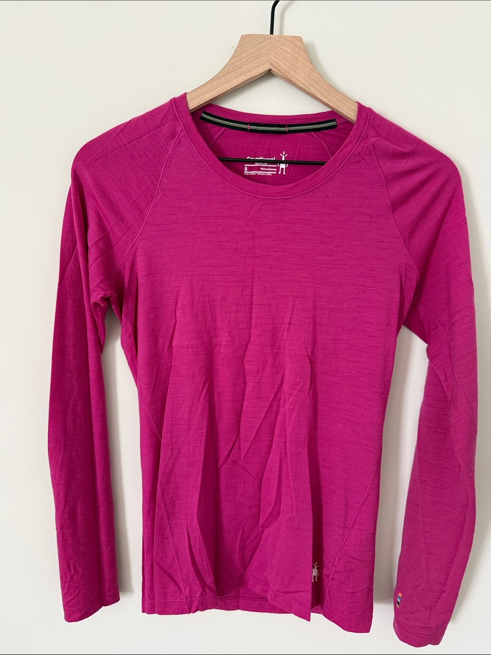 Smartwool merino 150 Women's Long-Sleeve Top in Bright Fuchsia